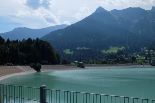 Staubecken Latschau mit Blick auf die Mittagspitze