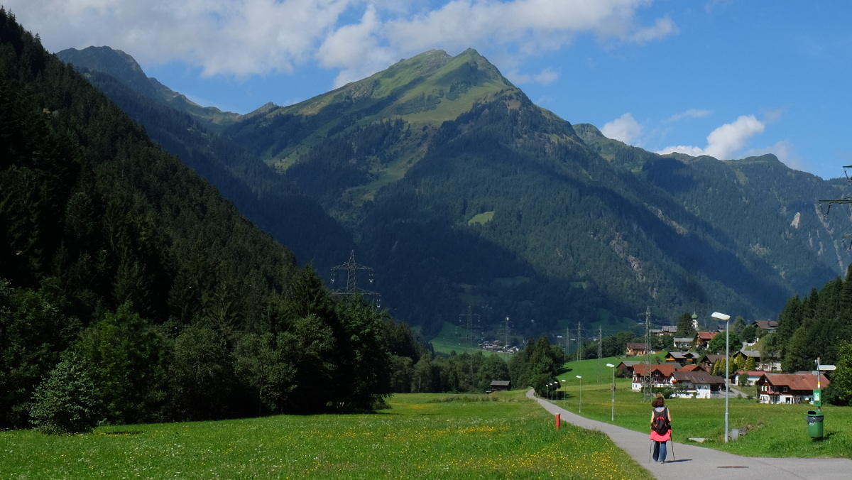 Bahnweg St. Gallenkirch-Gortipohl mit Blich auf Rütihorn